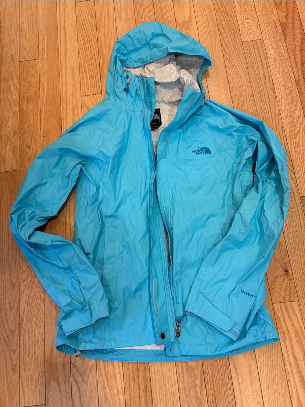The North Face women’s Hyvent Turquoise Rain Jacket - NWOT